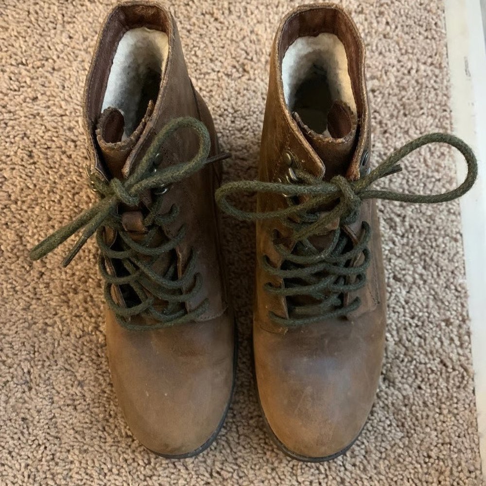 UGG Boots - Women's Suede Size 7